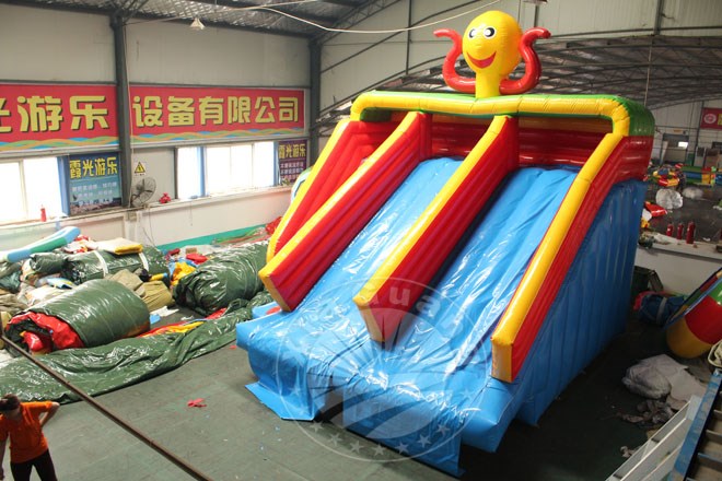 儿童充气滑梯